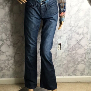 "Joe's Fiti Socialite Jeans: Size 26. Fashionable Denim for Your Wardrobe!"